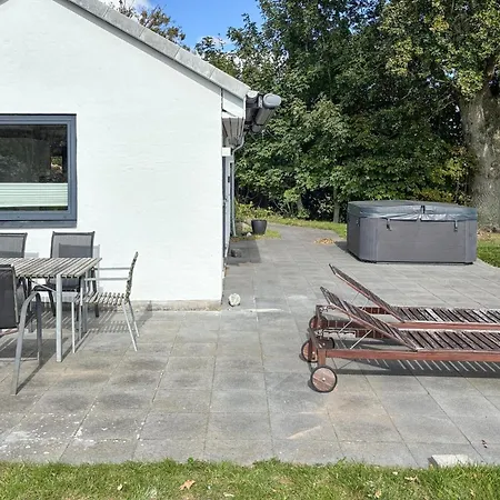 Дом отдыха In With Sauna *